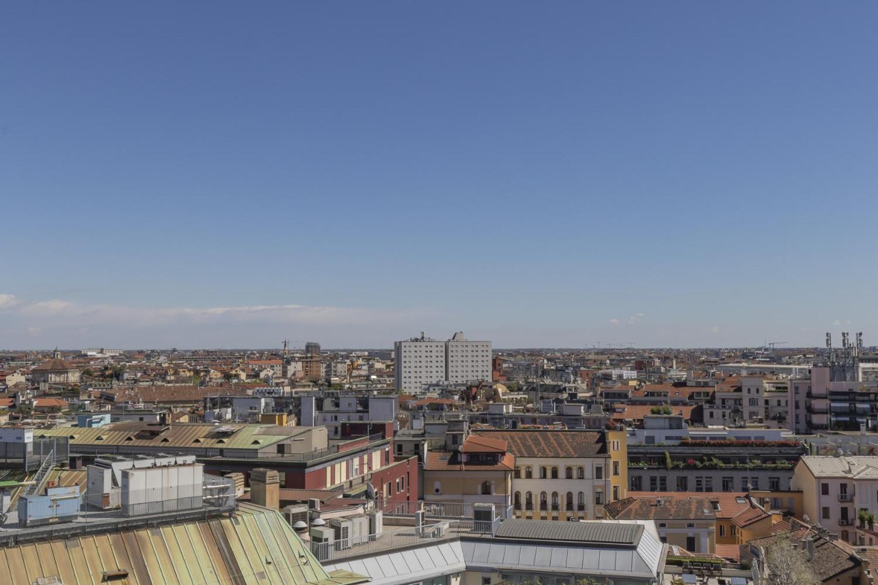San Babila Central Tower With Panoramic Terrace Overlooking Duomo By Rentopolis Милано Екстериор снимка