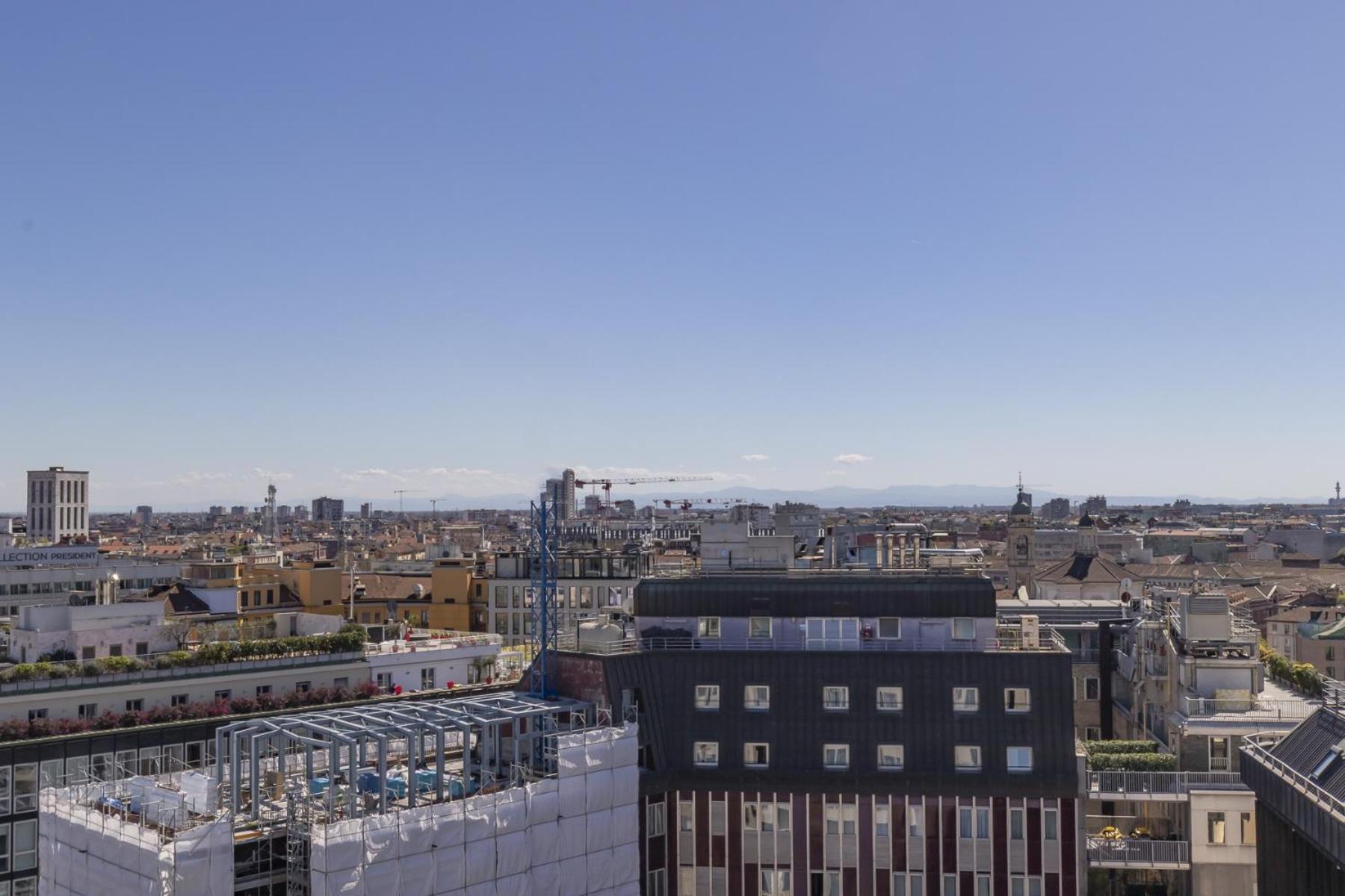 San Babila Central Tower With Panoramic Terrace Overlooking Duomo By Rentopolis Милано Екстериор снимка