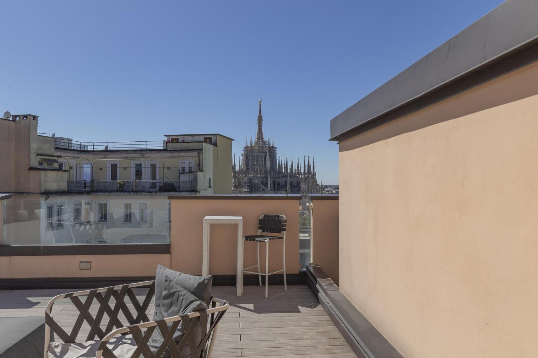 San Babila Central Tower With Panoramic Terrace Overlooking Duomo By Rentopolis Милано Екстериор снимка