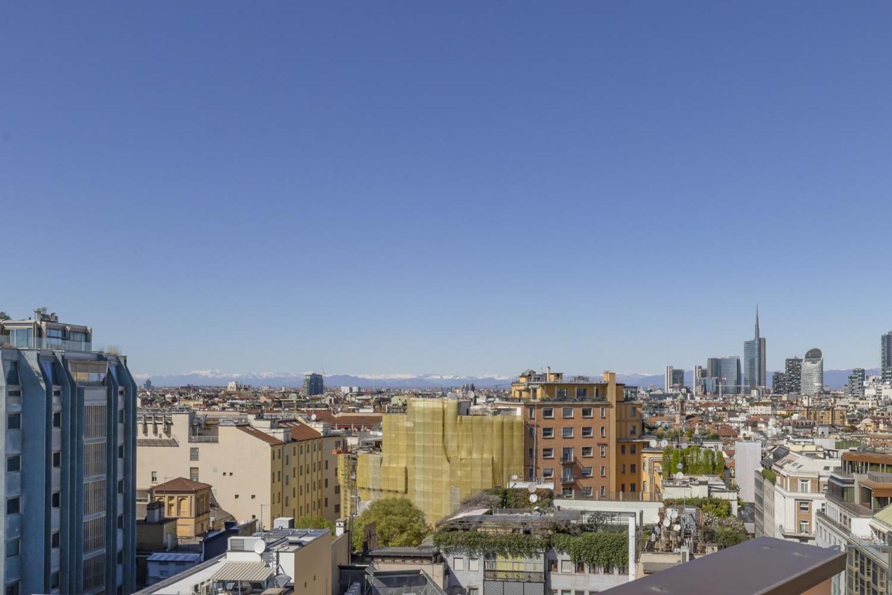 San Babila Central Tower With Panoramic Terrace Overlooking Duomo By Rentopolis Милано Екстериор снимка